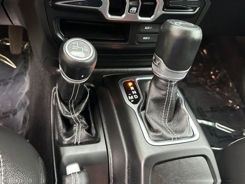 Used 2018 Jeep Wrangler Unlimited Sahara AWD/4WD image 26