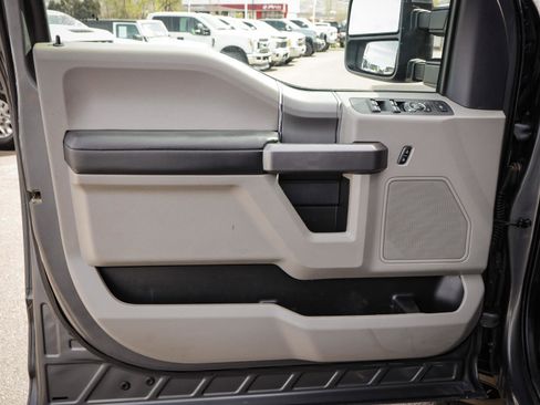 Used 2022 Ford F350 XLT w/ XLT Premium Package image 15