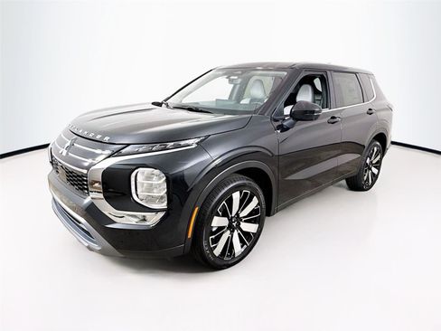 New 2025 Mitsubishi Outlander SE image 3