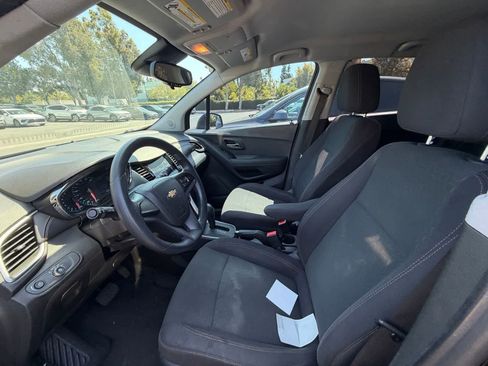 Used 2018 Chevrolet Trax LS FWD image 6