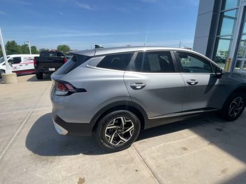 Used 2025 Kia Sportage LX FWD image 2