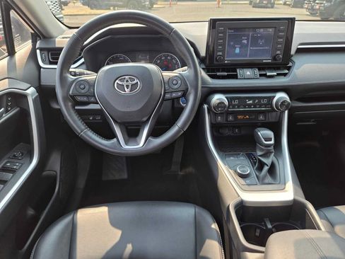 Used 2022 Toyota RAV4 XLE Premium AWD/4WD image 19