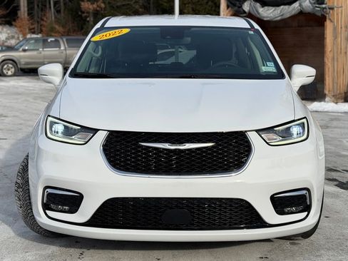 Used 2022 Chrysler Pacifica Touring-L image 2