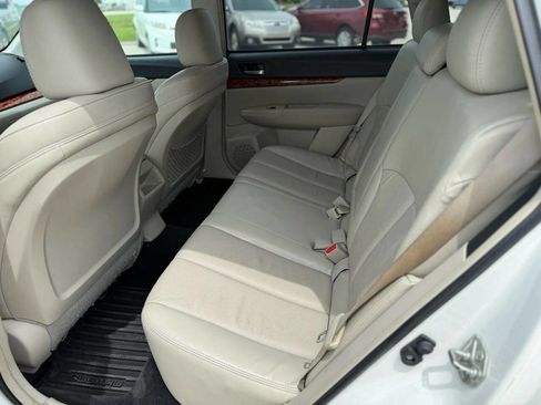 Used 2010 Subaru Outback 2.5i Limited image 18