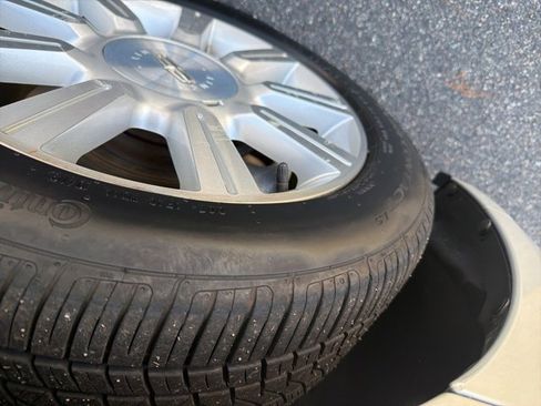 Used 2010 Lincoln MKZ image 13