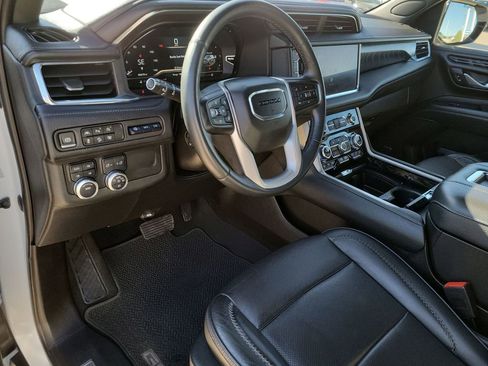 Used 2023 GMC Yukon XL Denali image 10