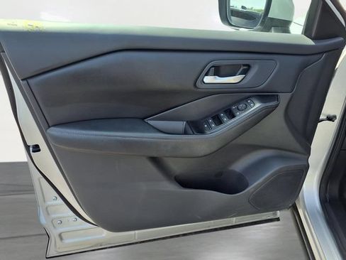 Used 2025 Nissan Rogue SV FWD image 12