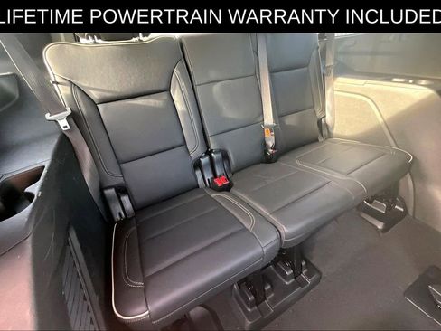 Used 2024 GMC Yukon SLT w/ SLT Luxury Package image 28