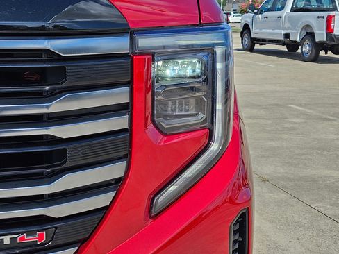 Used 2025 GMC Sierra 1500 AT4 w/ AT4 Premium Package AWD/4WD image 12