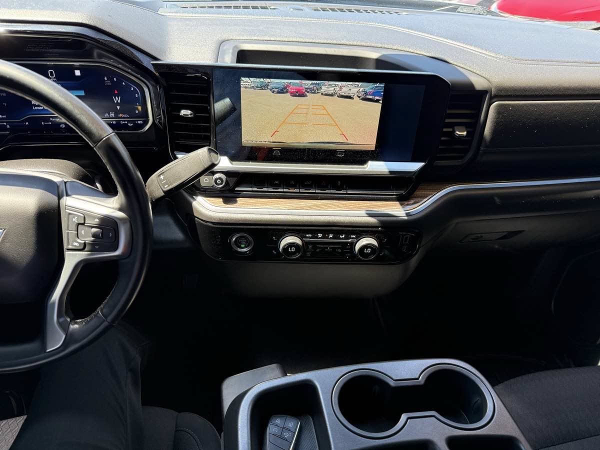 Used 2022 Chevrolet Silverado 1500 LT AWD/4WD image 9