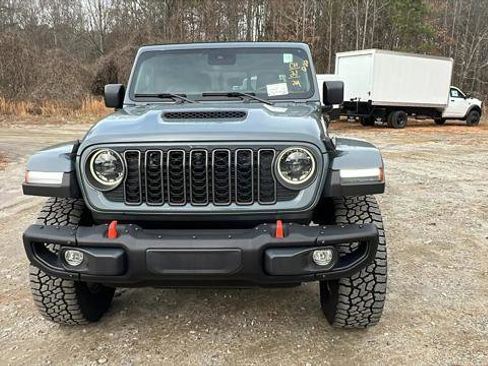 Certified 2024 Jeep Gladiator Mojave image 3