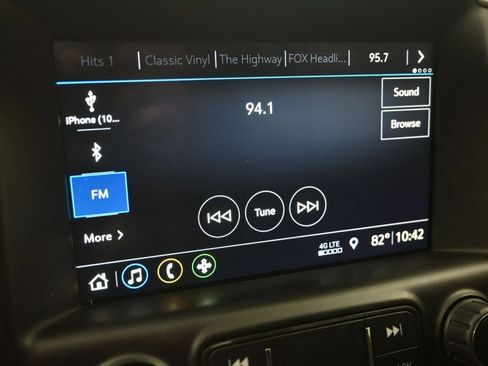 Used 2020 GMC Terrain SLT w/ Preferred Package AWD/4WD image 16