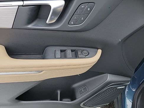 Used 2025 Buick Enclave Preferred w/ Super Cruise Package image 6