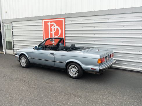 Used 1990 BMW 325i Convertible RWD image 28