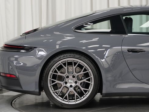 Used 2025 Porsche 911 Carrera w/ Premium Package image 35