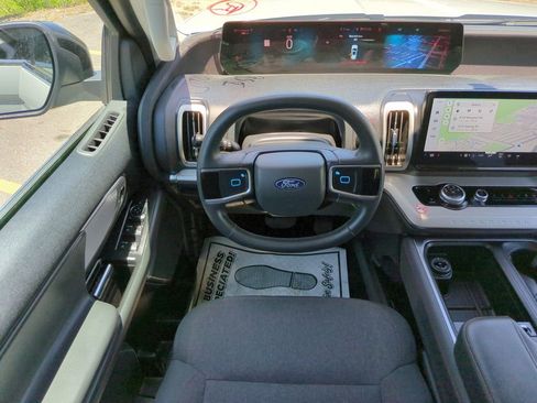 Used 2025 Ford Expedition Max Active RWD image 16