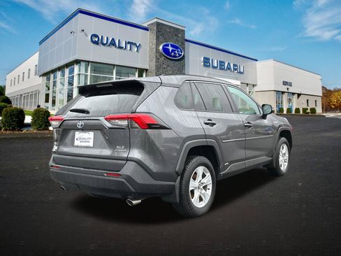 Used 2021 Toyota RAV4 XLE w/ Convenience Package image 4