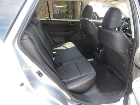 Used 2019 Subaru Outback 2.5i Limited AWD/4WD image 6