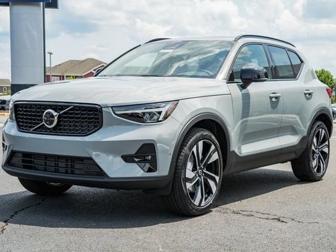 New 2026 Volvo XC40 B5 Plus w/ Climate Package AWD/4WD image 3