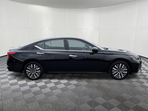 Used 2025 Nissan Altima 2.5 SV image 7