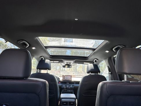 Used 2025 Honda Pilot TrailSport image 23