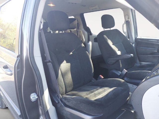 Used 2016 Dodge Grand Caravan SE w/ Quick Order Package 29E SE FWD image 12