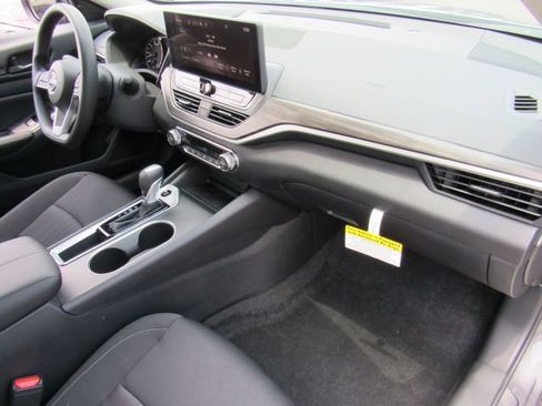 New 2026 Nissan Altima 2.5 SV FWD image 9