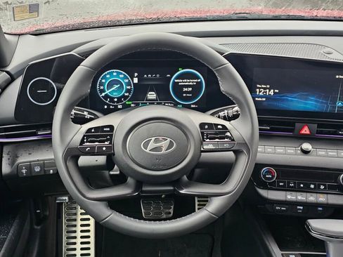 Used 2025 Hyundai Elantra SEL image 14