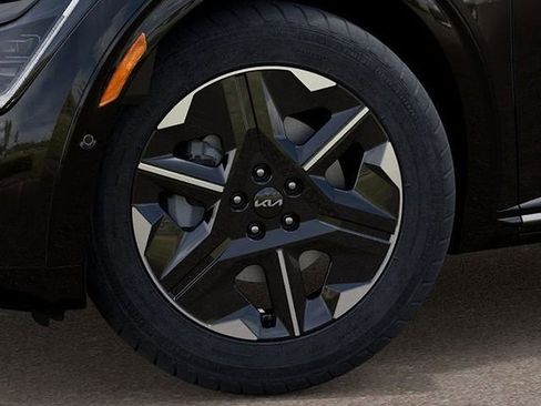 Used 2025 Kia EV6 Wind RWD image 13