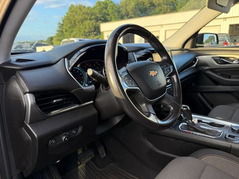 Used 2018 Chevrolet Traverse LT AWD/4WD image 17