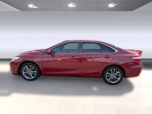 Used 2016 Toyota Camry SE image 2