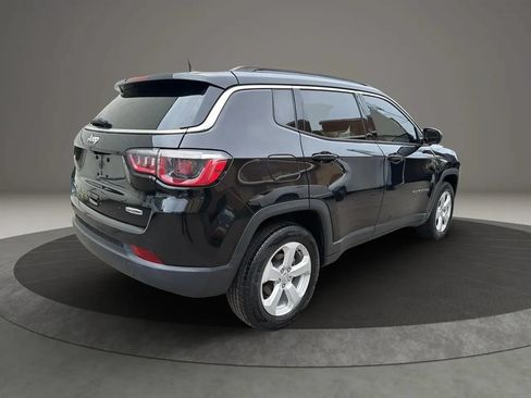 Used 2018 Jeep Compass Latitude w/ Popular Equipment Group AWD/4WD image 5