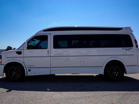 Used 2023 GMC Savana 2500 Extended image 25