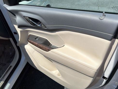 Used 2023 GMC Acadia Denali w/ Denali Technology Package FWD image 15