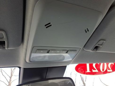 Used 2021 Chevrolet Trax LT w/ LT Convenience Package image 29