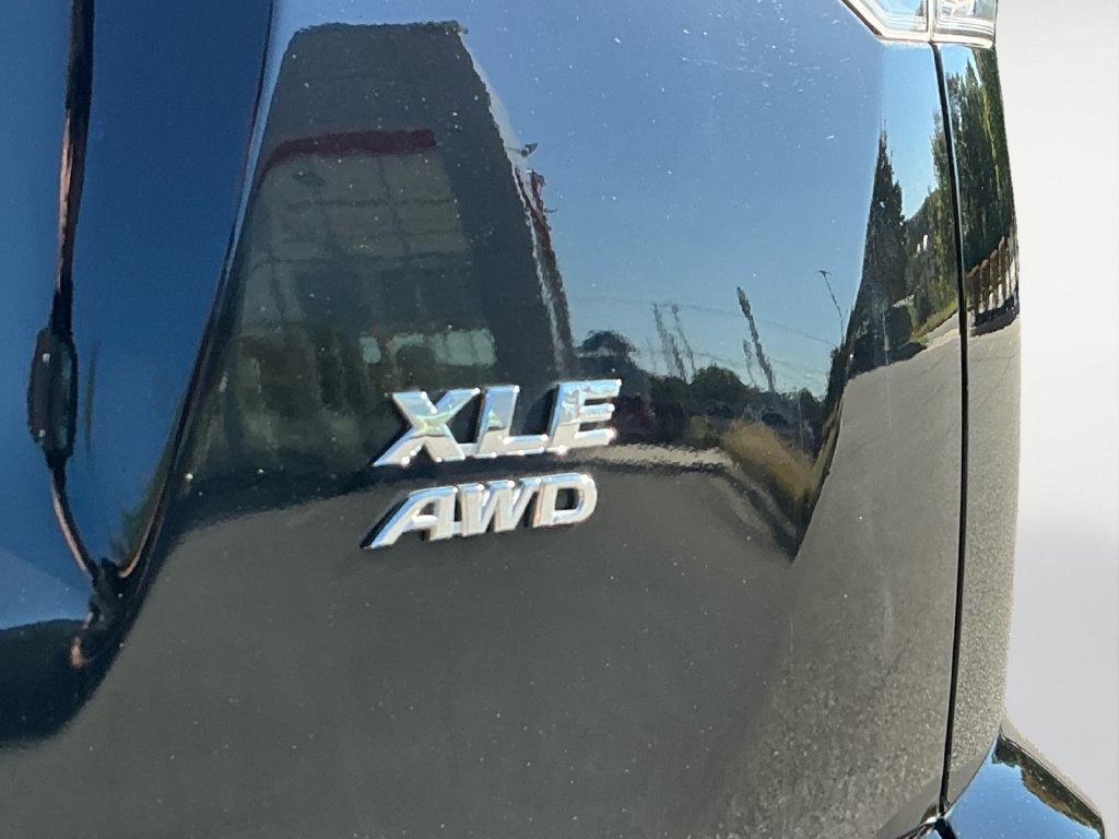 Used 2016 Toyota RAV4 XLE AWD/4WD image 19