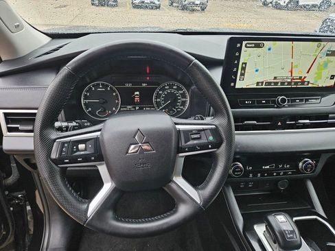 Used 2025 Mitsubishi Outlander SE FWD image 18