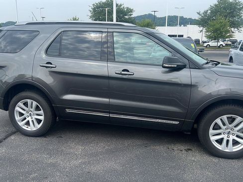 Used 2018 Ford Explorer XLT w/ Equipment Group 202A AWD/4WD image 4