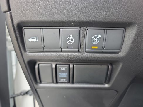 Used 2022 Nissan Armada Platinum w/ Captain's Chairs Package RWD image 38
