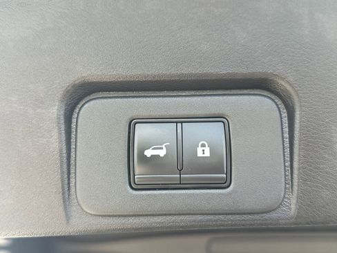 Used 2025 Nissan Rogue SV FWD image 23