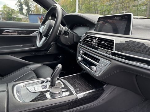 Used 2021 BMW 740i w/ M Sport Package image 22