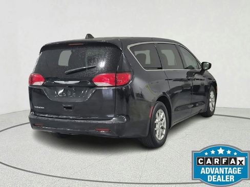 Used 2022 Chrysler Voyager LX FWD image 5