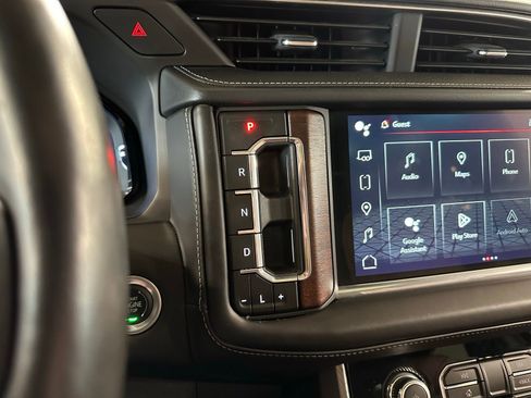 Used 2024 GMC Yukon Denali Ultimate AWD/4WD image 30