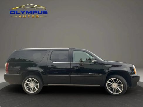 Used 2013 Cadillac Escalade ESV Premium AWD/4WD image 4