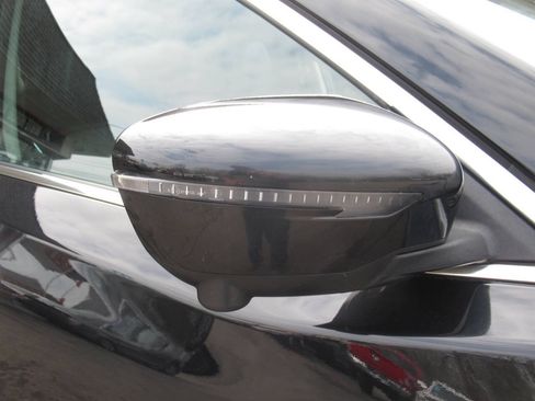 Used 2018 Nissan Rogue AWD image 5