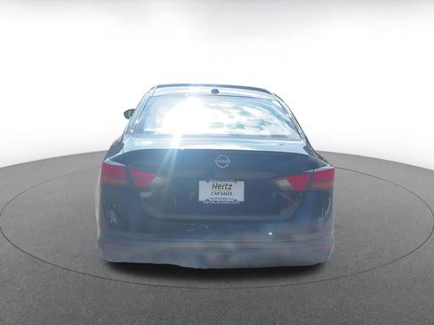 Used 2025 Nissan Altima 2.5 SV image 11