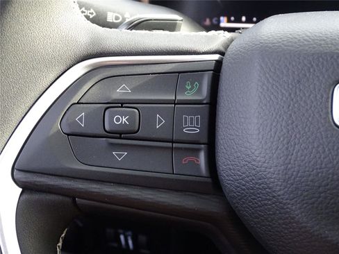 Used 2025 Jeep Grand Cherokee L Altitude image 36