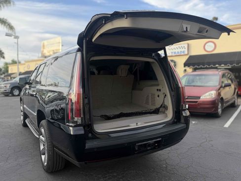 Used 2020 Cadillac Escalade ESV Luxury AWD/4WD image 10
