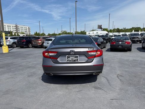 Used 2018 Honda Accord Touring image 4