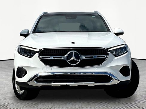 Used 2025 Mercedes-Benz GLC 300 4MATIC image 2